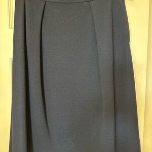 Elegant navy blue St John knits Milano knit Women's Skirt.